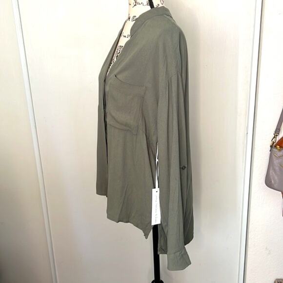 NWT! Young Fabulous & Broke Army Green Button Down Blouse Size Medium - Picture 4 of 8